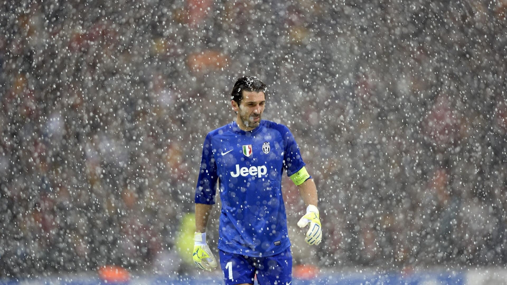 开云网站-西甲战场：球星闪耀，荣誉争夺战已打响，西甲个人奖项